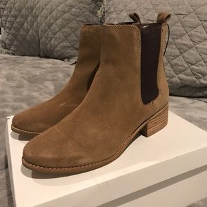 GAP Chelsea Boots
